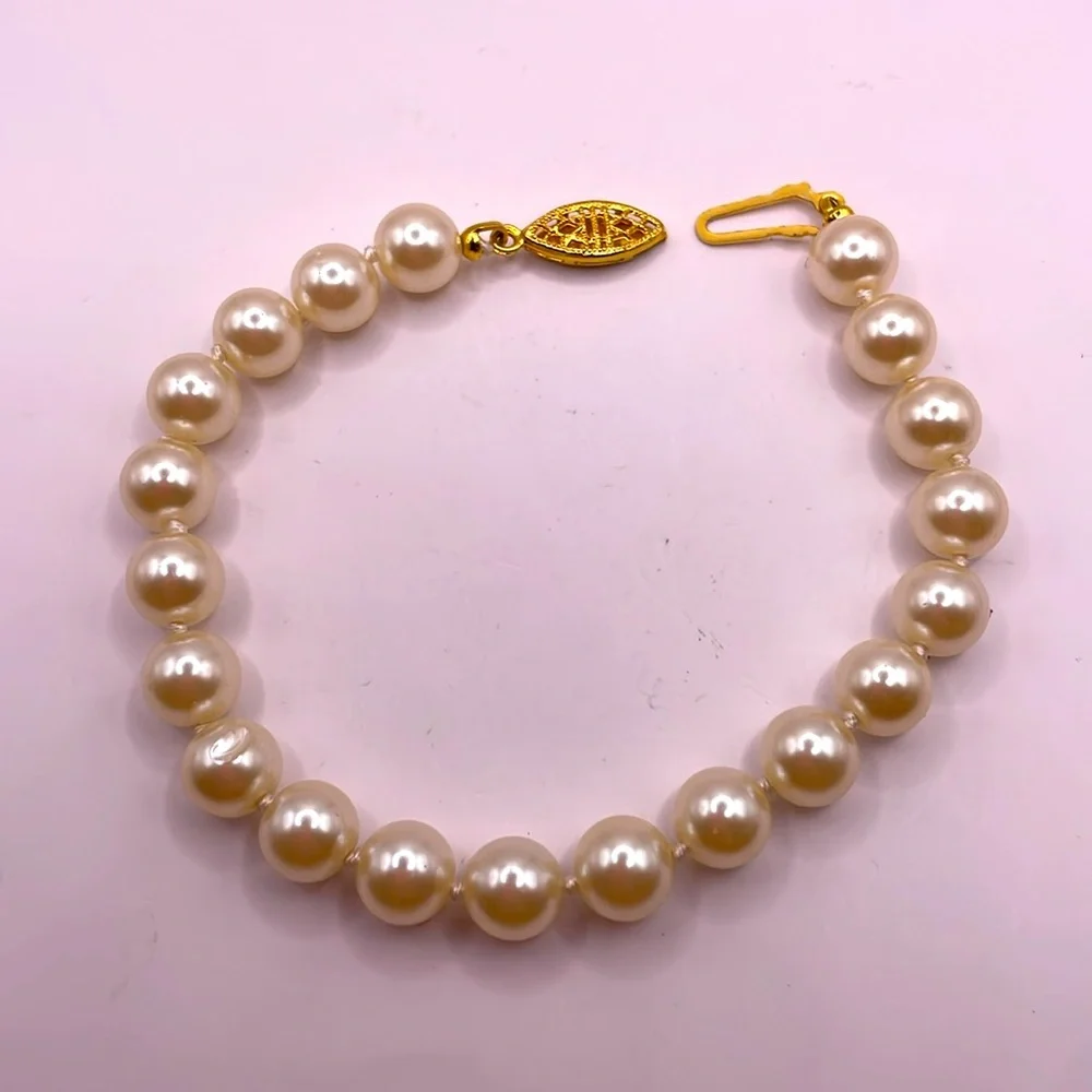 Vintage Gold Tone Faux Pearl Statement Bracelet - Picture 1 of 2